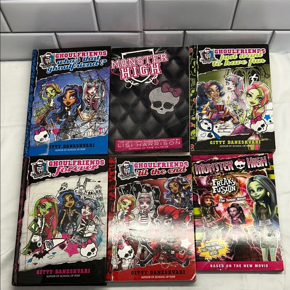 Monster High Book Bundle – 2 Hardcover + 4 Paperback Set collection - Picture 2 of 14